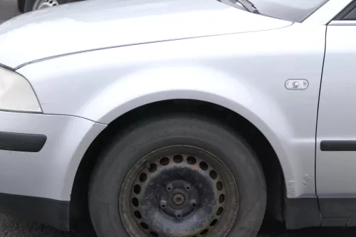 VW Passat 3BG 3B6 Kotflügel vorne links silber LA7W (Blinkerloch) - ROST (158374)