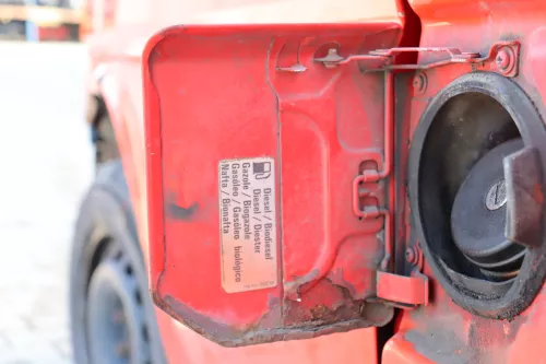 VW T4 Tankdeckel Tankklappe Tank Deckel Klappe rot  (159062)