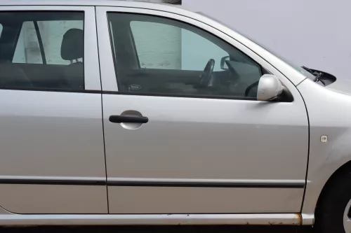 Skoda Fabia 6Y Kombi Limousine Tür vorne rechts Beifahrertür grau silber LF7T (159099)