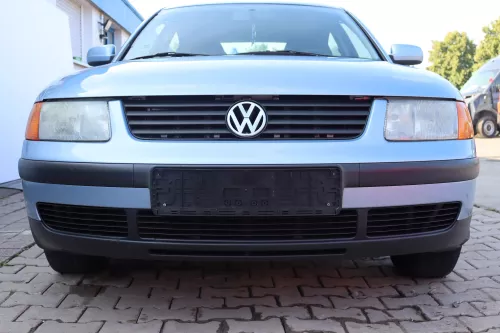 VW Passat 3B Stoßstange vorne Frontstoßstange Stoßfänger blau LL5Y Grill