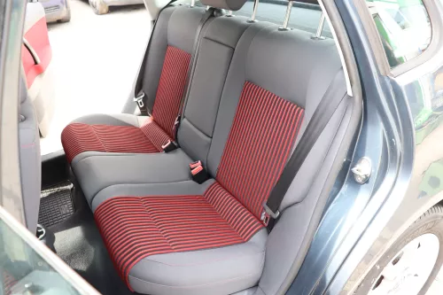 VW Polo 9N 9N3 Sitz Rückbank Sitzfläche Sitze 3 Punkt Gurt hinten rot Kopfstütze (159181)