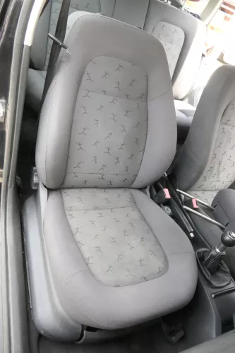 VW Caddy 3 2k Sitz Fahrersitz vorne links +rechts Beifahrersitz Sitzheizung (159297)