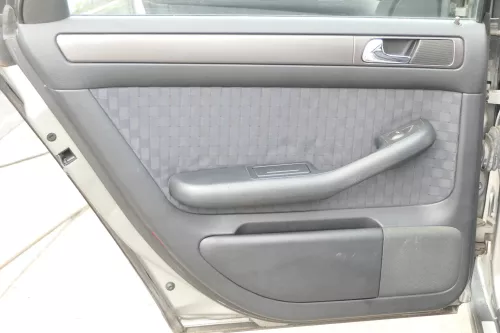 Audi A6 4B Türverkleidung Verkleidung Tür vorne +hinten links rechts soul schwar (159347)