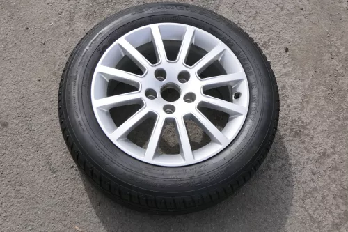 1x Audi A4 8E B6 B7 A6 4F Alufelge 8E0601025H  7,5j x16H2 ET45 Reifen 215/55 R16 (159633)