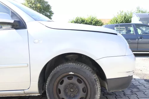 VW Lupo 6X Kotflügel vorne rechts silber grau LA7W