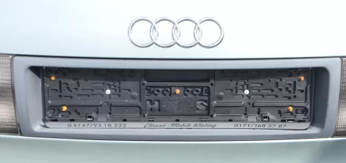 Audi 80 Limousine Blende für Kennzeichen Heckklappe Deckel (159875)
