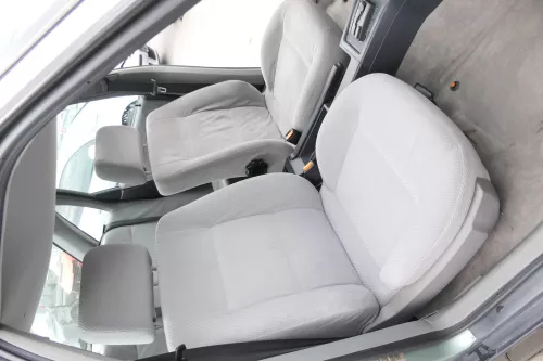 Audi 80 Sitz Fahrersitz vorne links +rechts Beifahrersitz (159887)