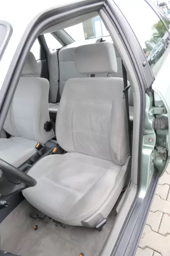 Audi 80 Sitz Fahrersitz vorne links +rechts Beifahrersitz  (159887)