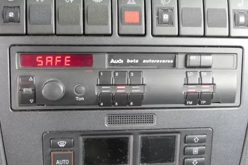 Audi A6 4B Radio Kassette Original beta autoreverse mit Code 4D0035152 (160177)