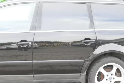 VW Passat 3B 3BG Kombi Variant Tür hinten links schwarz L041 blackma mit Scheibe (160181)