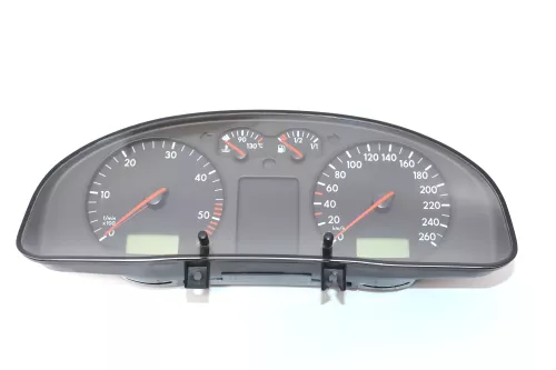 VW Passat 3B Tacho Tachometer Kombiinstrument 327.000km 3B0920800A TDI (160407)