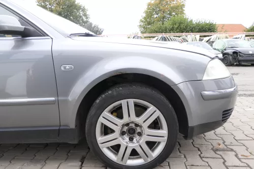 VW Passat 3BG Kotflügel original vorne rechts LD7W Blinkerloch 