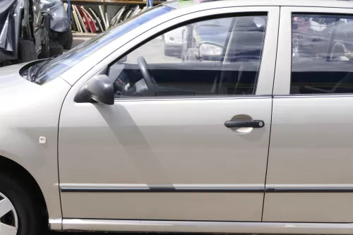 Skoda Fabia 6Y Kombi + Limousine Tür vorne links Fahrertür gelb gold beige LF8F (160660)