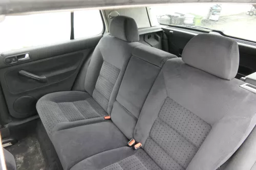Golf 4 Limousine Sitz Rückbank Rücksitzbank Sitzfläche Sitze Kopfstützen Velour  (161088)