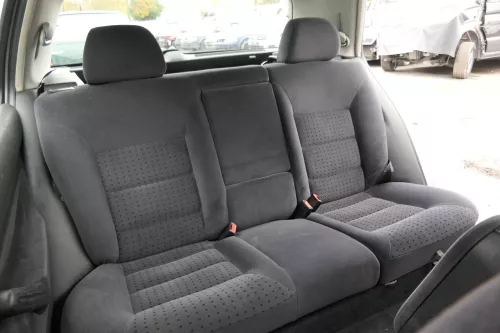 Golf 4 Limousine Sitz Rückbank Rücksitzbank Sitzfläche Sitze Kopfstützen Velour  (161088)