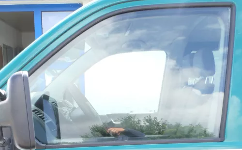 VW T5 vorne links Fenster Scheibe in Tür Caravelle Multivan Fensterscheibe (161185)