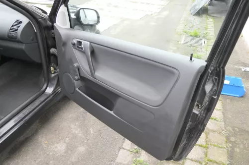 VW Polo 6N2 Türverkleidung Verkleidung Tür vorne rechts 2/3-Türer off-black  (161245)