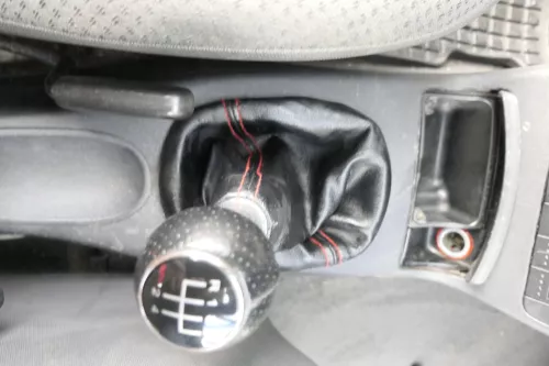 VW Lupo Polo 6N2 Schaltknauf Schaltsack Schaltknüppel schwarz rote Nähte (161338)