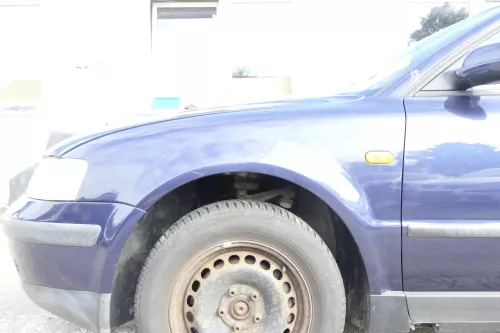 VW Passat 3B Kotflügel vorne links blau LN5Y (161533)