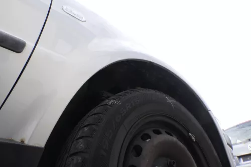 VW Passat 3B Kotflügel vorne rechts silber LB7Z grau (161686)