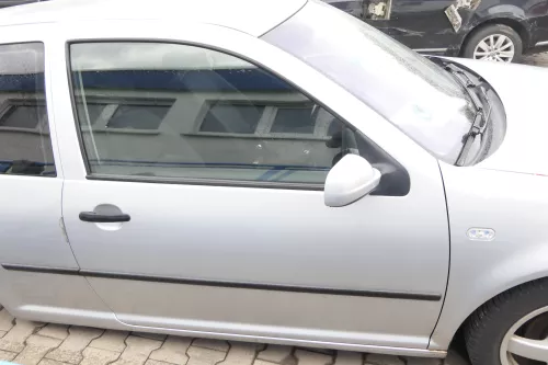 VW Golf 4 Tür vorne rechts Beifahrertür 2/3-Türer LA7W silber grau ohnAnbauteile (162035)