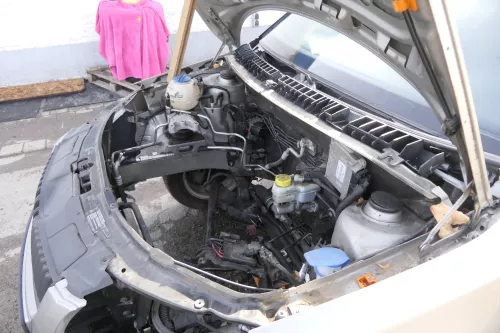 Skoda Roomster Fabia 5J Schloßträger mit Kühler Kondensator Lüfter 1.9 TDI Benzi (162293)