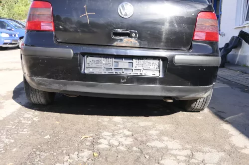 VW Golf 4 Limousine Stoßstange hinten Heckstoßstange Stoßfänger schwarz L041 (162430)