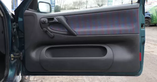 VW Polo 6N Türverkleidung Verkleidung Tür vorne rechts 2/3-Türer lila  (162585)