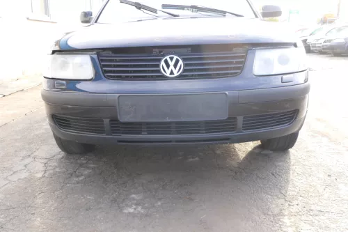 VW Passat 3B Stoßstange vorne Frontstoßstange Stoßfänger vorn schwarz LC9Z SWR (162639)