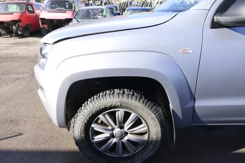 VW Amarok 2H Kotflügel vorne links silber LA7W reflexsilber metallic