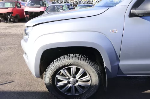 VW Amarok 2H Kotflügel vorne links silber LA7W reflexsilber metallic (162814)