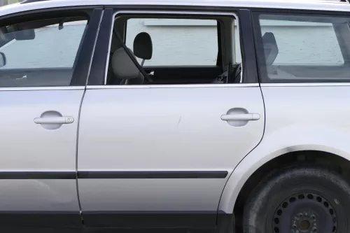 VW Passat 3B 3BG 3B6 Kombi Variant Tür hinten links silber LA7W reflexsilber sd