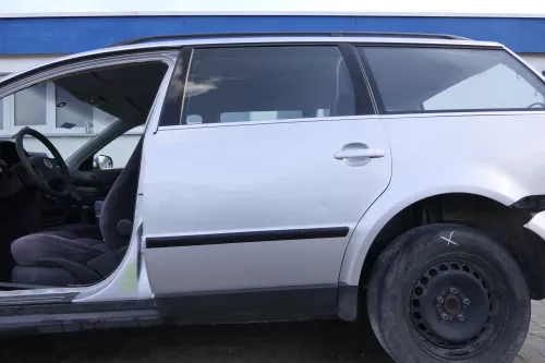 VW Passat 3B 3BG Kombi Variant Tür hinten links silber LA7W reflexsilber  (163299)