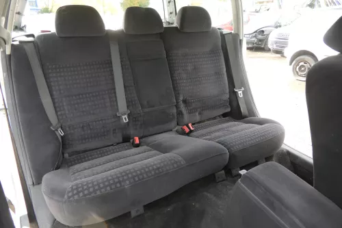 VW Passat 3B 3BG Kombi Variant Sitz Rückbank Rücksitzbank 3 Punkt Gurt dunkel