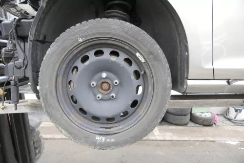 VW Golf 7 5G Reifen Winterreifen 205/55 R16 91TH Stahlfelgen Felgen 3-6mm (163748)