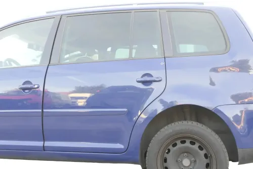 VW Touran 1T 1T3 Tür hinten links blau LL5M und Scheibe ohne Anbauteile