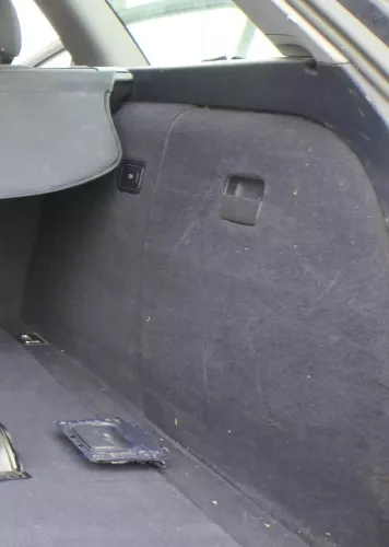 Audi A4 8E Abdeckung Verkleidung Kofferraum hinten rechts Seite 8E9863880D blau (164746)