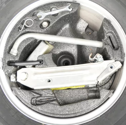 Audi A3 8P Bordwerkzeug Pannenset Wagenheber Werkzeug (164813)