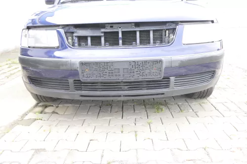 VW Passat 3B Stoßstange vorne Frontstoßstange Stoßfänger blau LB5N (164891)