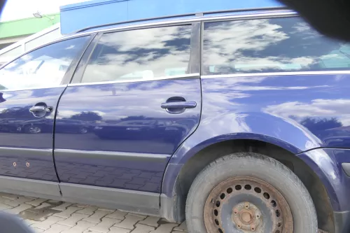 VW Passat 3B 3BG Kombi Variant Tür hinten links blau LB5N ohneAnbauteile (164955)