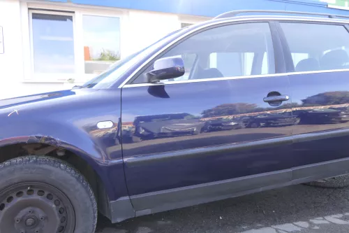 VW Passat 3B 3BG 3B6 Kombi + Limo Tür vorne links Fahrertür blau LB5N ohneAnbaut (164997)