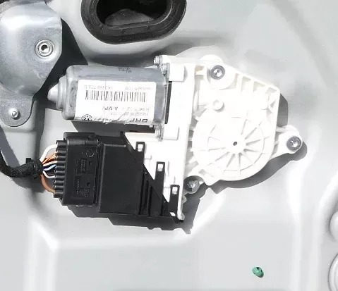 VW Touran 1T ektrischer Fensterheber Motor hinten links 1K0959703E L01