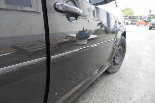 VW Touran 1T3 1T Tür vorne rechts Beifahrertür schwarz LC9Z ohne Anbauteile (165048)