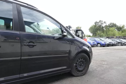 VW Touran 1T3 1T Tür vorne rechts Beifahrertür schwarz LC9Z ohne Anbauteile
