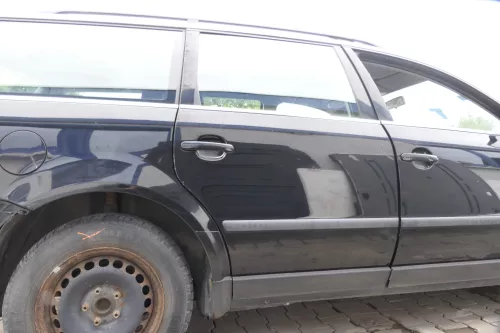 VW Passat 3B 3BG 3B6 Kombi Avant Tür hinten rechts mit Scheibe schwarz L041 (165093)
