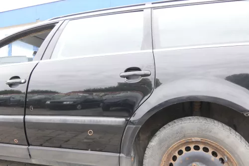VW Passat 3B 3BG Kombi Variant Tür hinten links schwarz L041 ohneAnbauteile (165095)