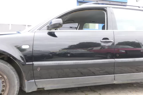Passat 3B 3BG 3B6 Kombi + Limo Tür vorne links Fahrertür schwarz L041 ohneAnbaut (165096)