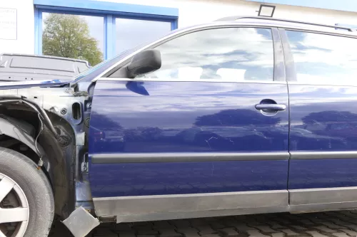 VW Passat 3B 3BG 3B6 Kombi + Limo Tür vorne links Fahrertür blau LB5N ohneAnbaut (165110)