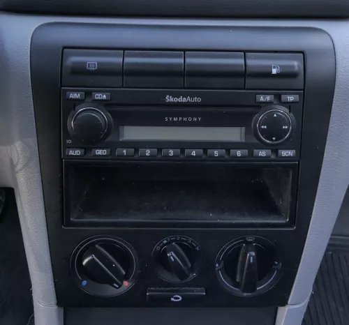 Skoda Oczavia 1U Blende MIttelkonsole um Radio Abdeckung 1U1863399 schwarz (165179)
