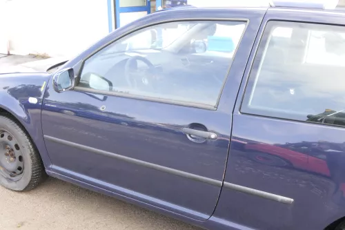 VW Golf 4 Tür vorne links Fahrertür 2/3-Türer blau LA5G ohneAnbauteile (165256)